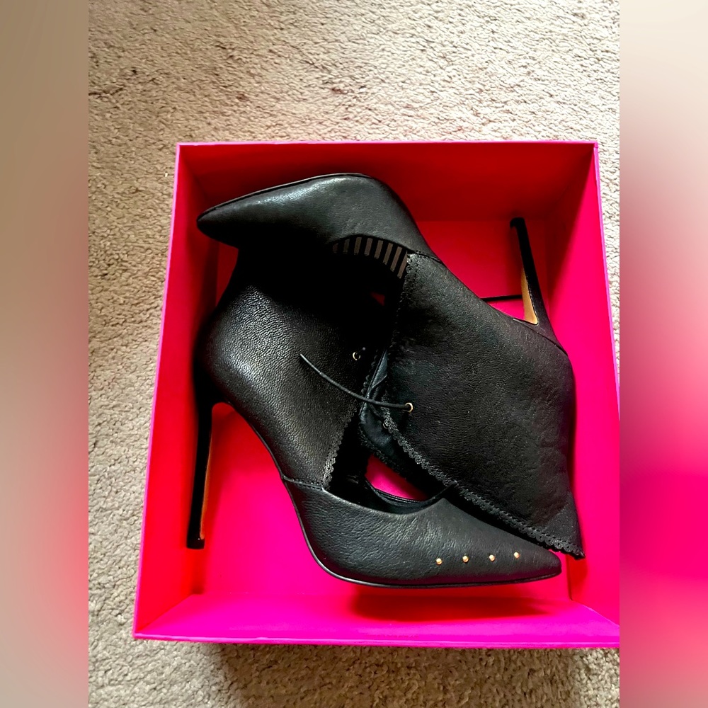 Betsey Johnson! Black strut heels